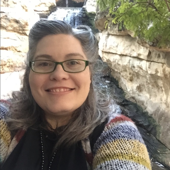 Meet your Posher, Lori - Picture 1 of 1